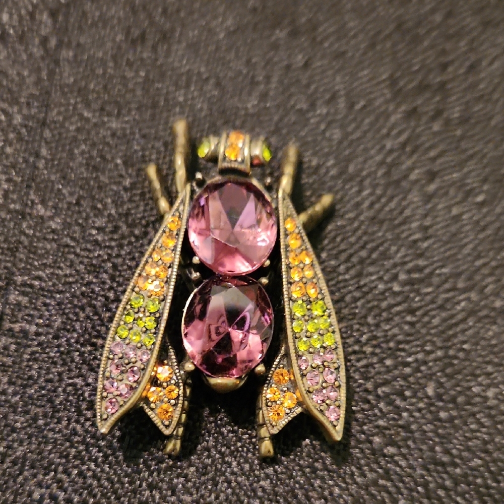 HEIDI DAUS QUEEN BEE BRONZE PIN WITH LARGE TOPAZ SWAROVSKY CRYSALS.